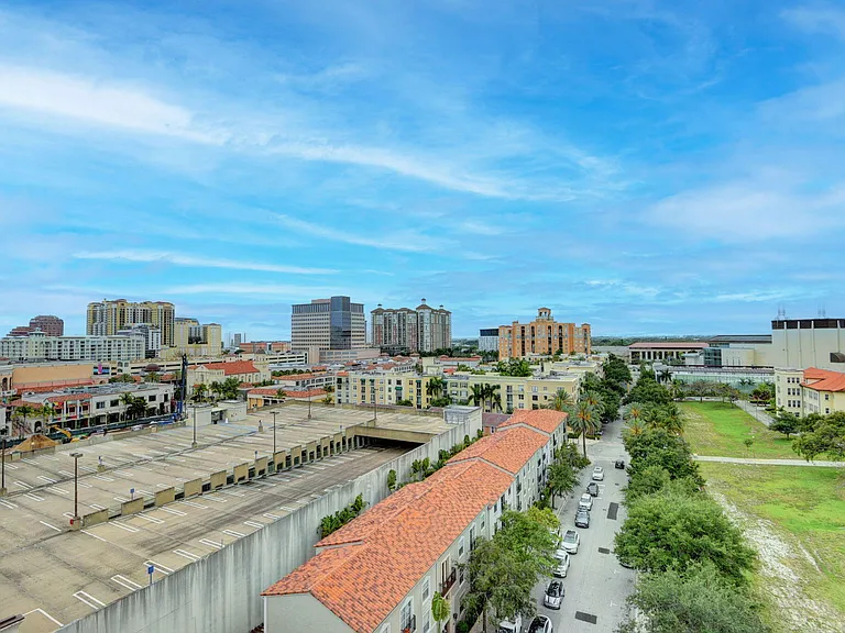 403 S Sapodilla Ave #307 — Photo 43