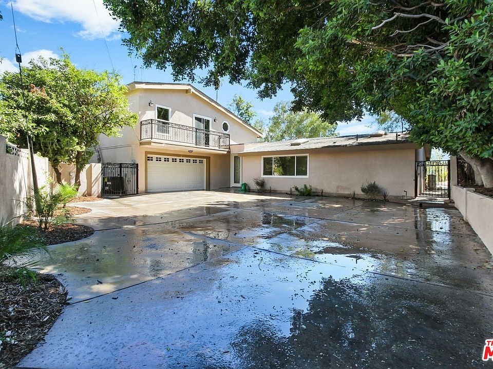 1st image of 5722 Wallis Ln