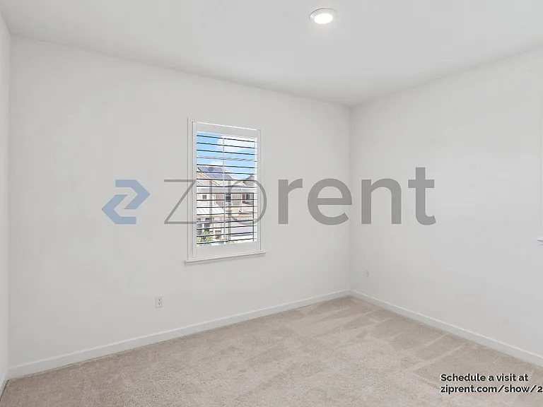 350 E Huntley Ave — Photo 31