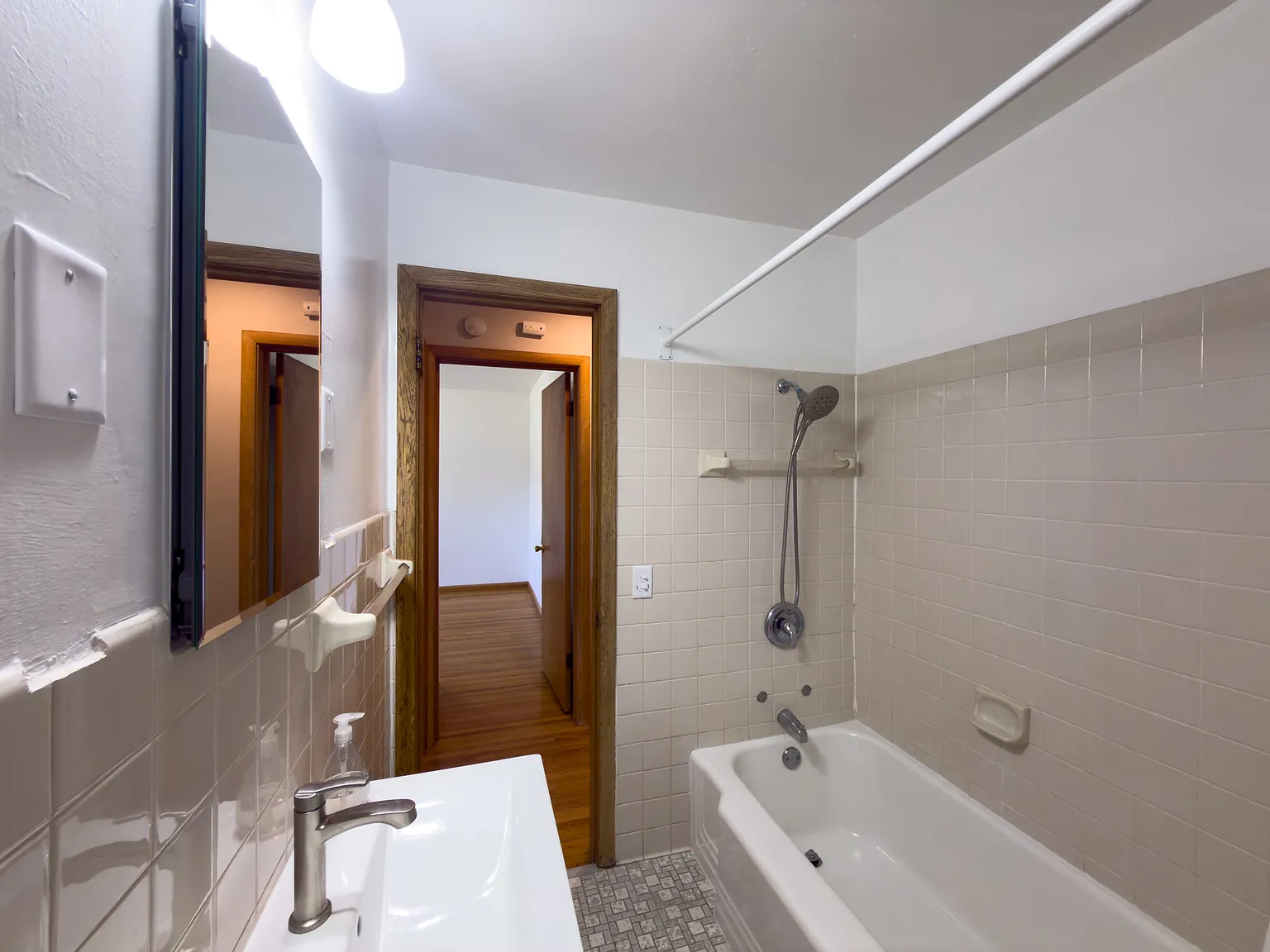 3 bed, 1125 sqft, $1,950 — Photo 4