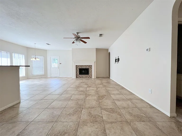 4723 Silverlake Dr — Photo 6