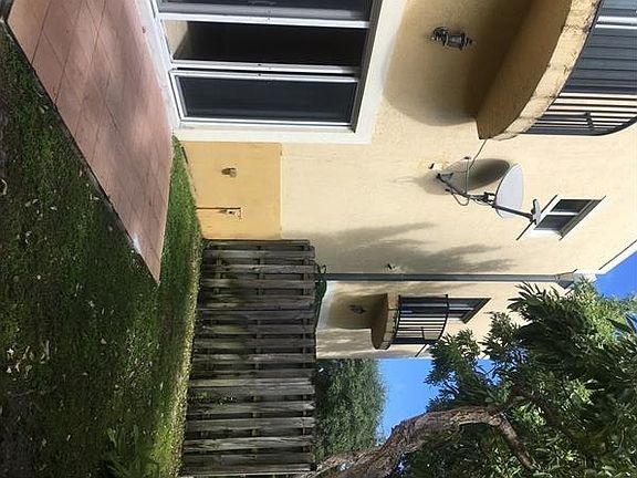 3rd image of 2951 SW 18th Ter