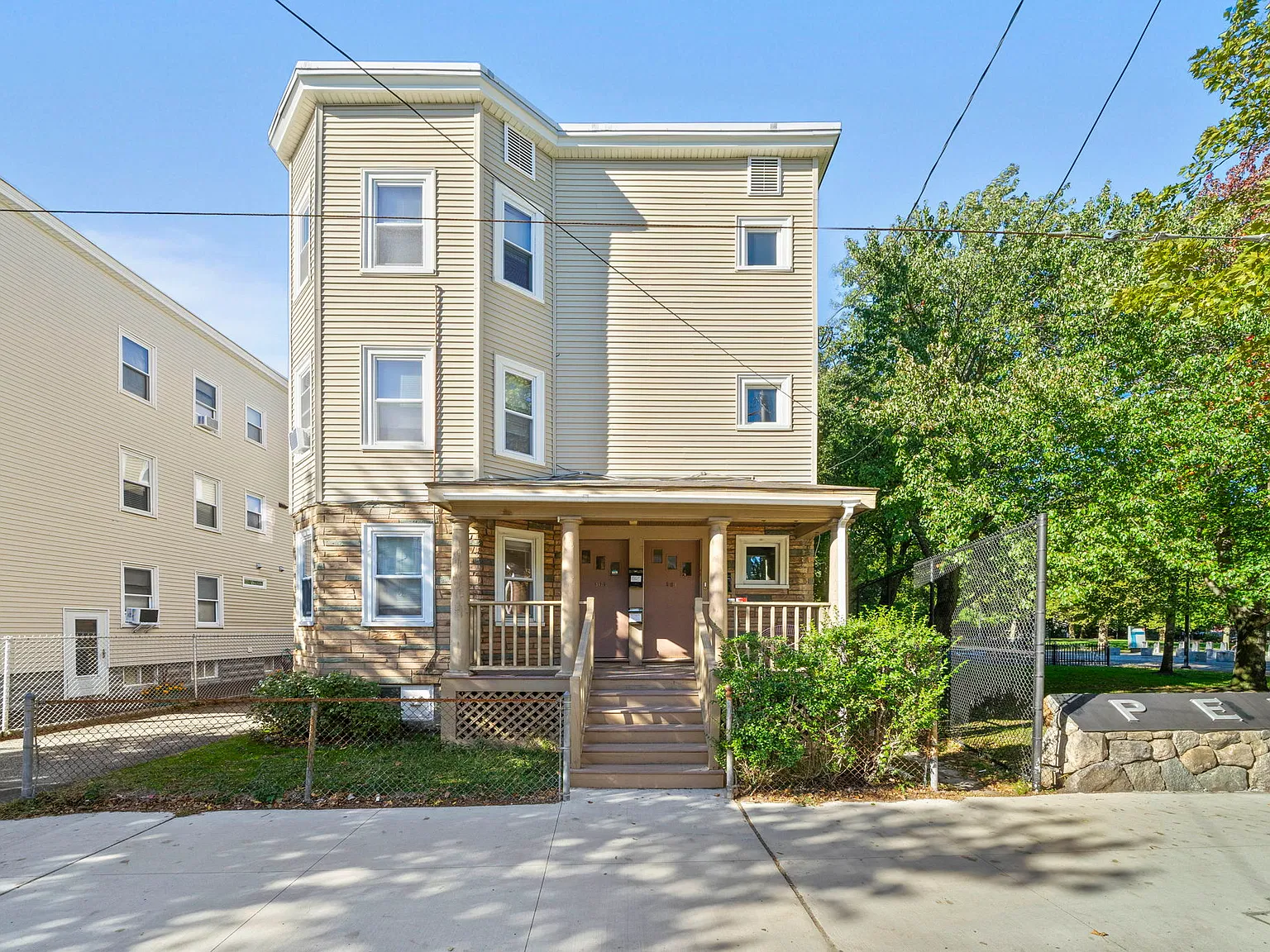 4 bed, 1300 sqft, $1,100 — Photo 1