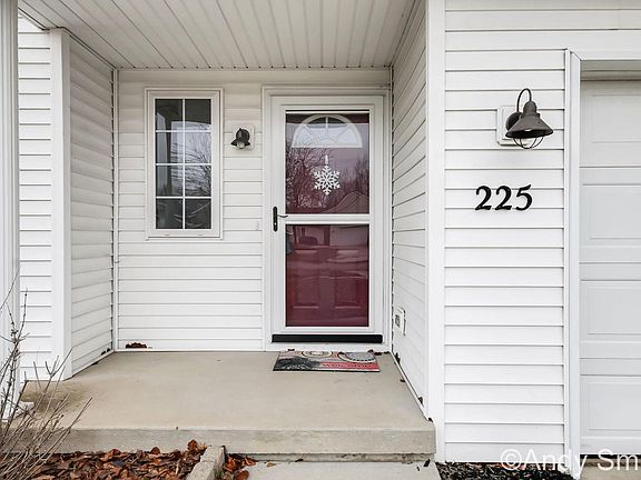 2nd image of 225 Prairie Run Dr NE
