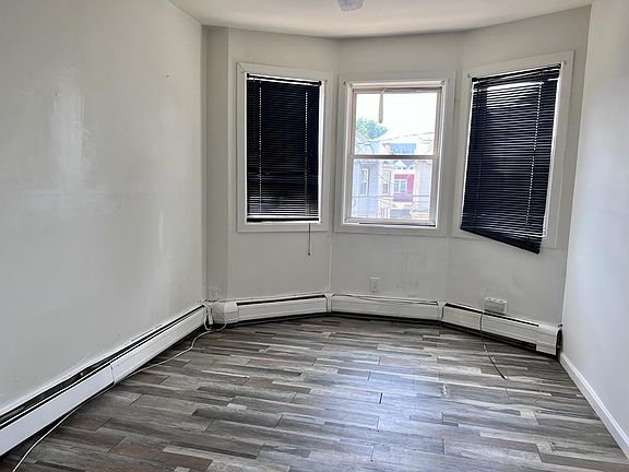5th image of 290 Ege Ave #2