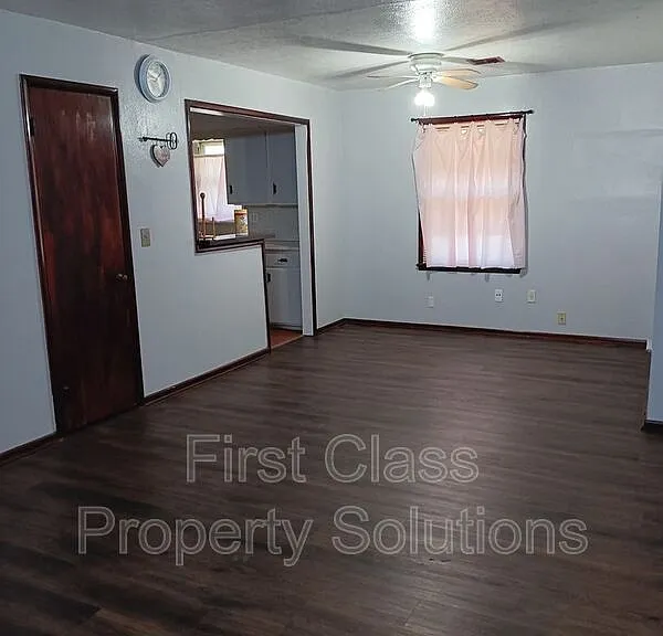 2801 SW 51st St — Photo 10