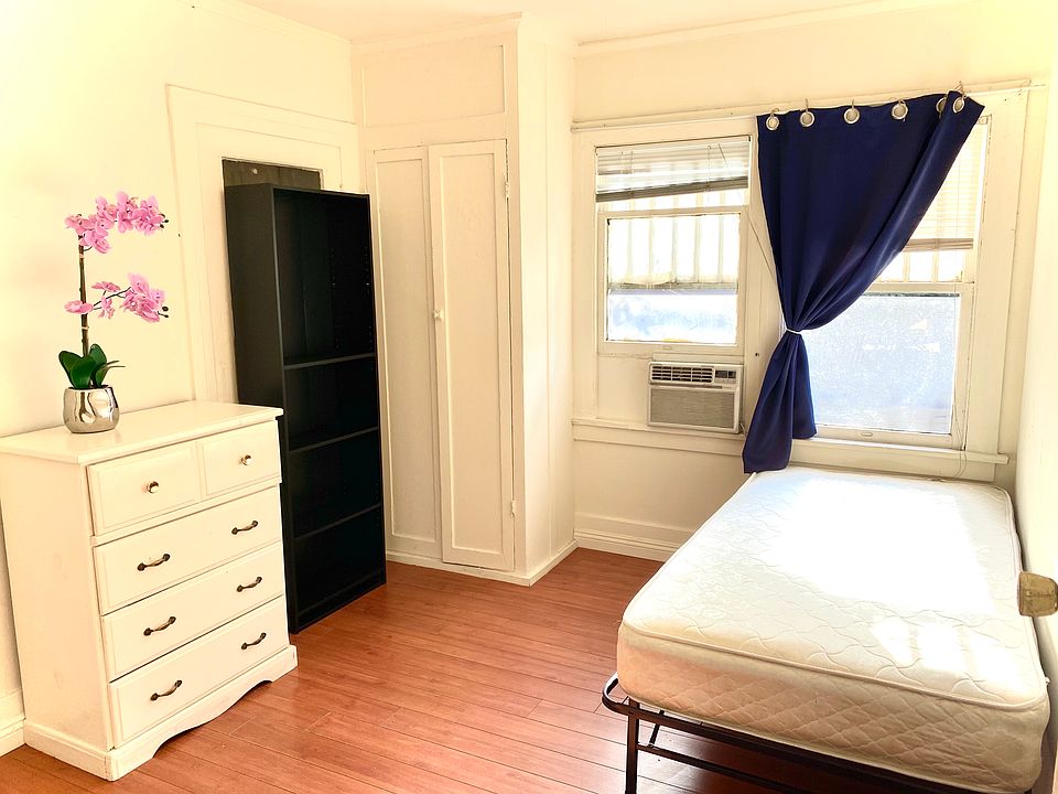 1st image of 1140 W 37th Pl
