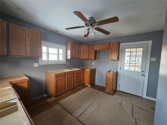 4th image of 417 Bairdford Rd W