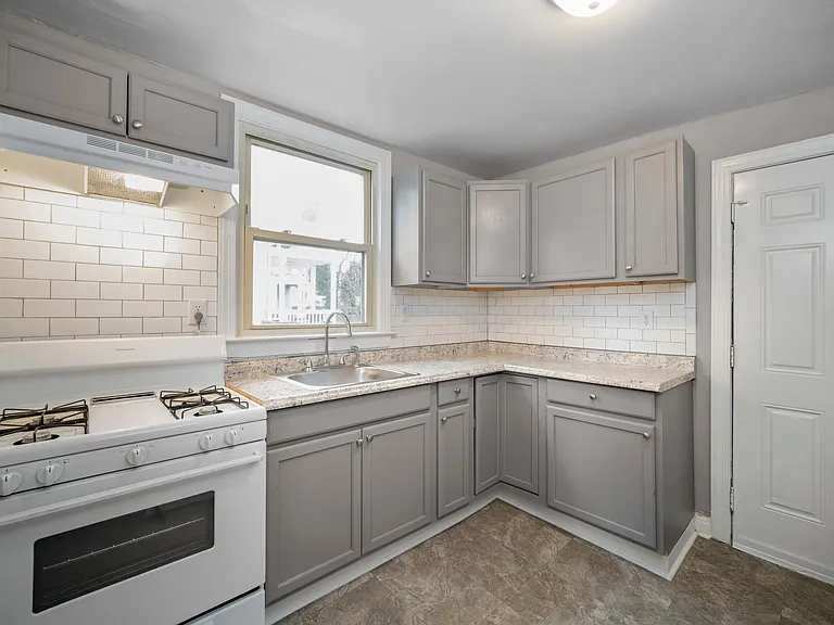 2510 4th Ave — Photo 8