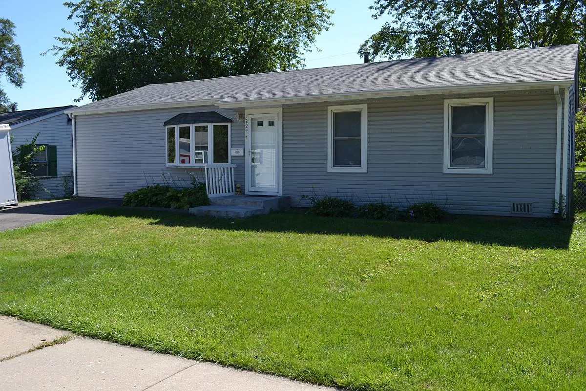 3 bed, 1200 sqft, $2,300 — Photo 1