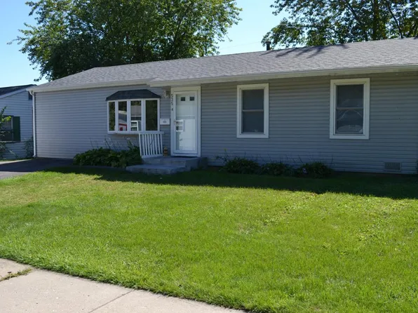 535 Gentle Breeze Ter, Carpentersville, IL 60110