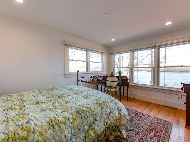 22 Wolf Swamp Ln — Photo 9