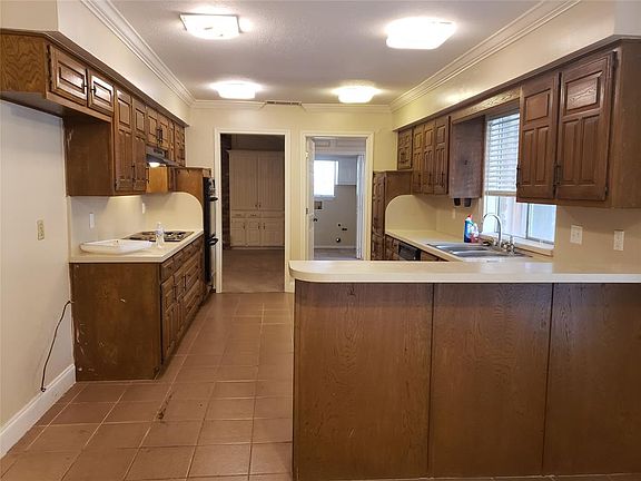 5th image of 1005 Serenade Ln
