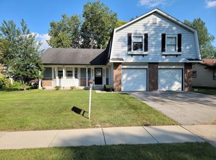 929 Wisconsin Ln, Elk Grove Village, IL 60007