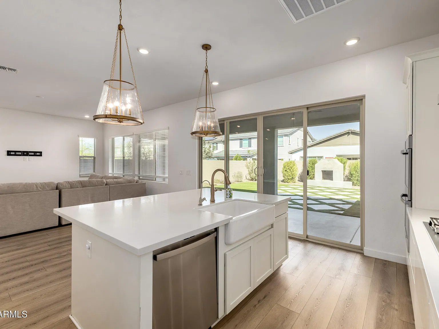 4 bed, 2.5 bath, 3260 sqft, $3,395 — Photo 3