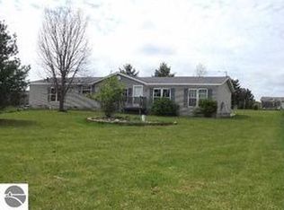 1617 Aberdeen Dr, Gladwin, MI 48624