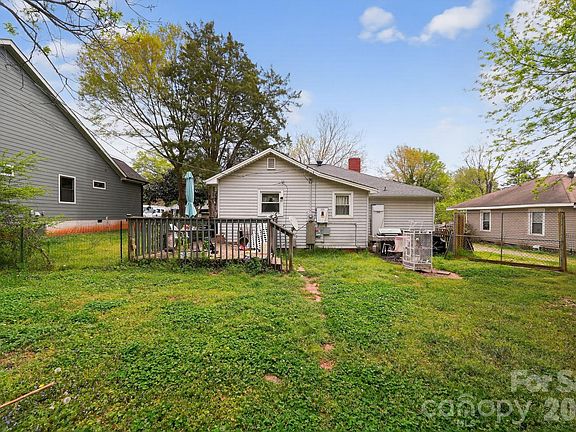 3rd image of 1043 Wellman St