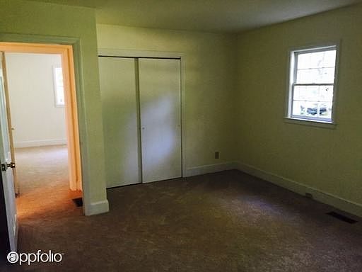3rd image of 405 Shelton St
