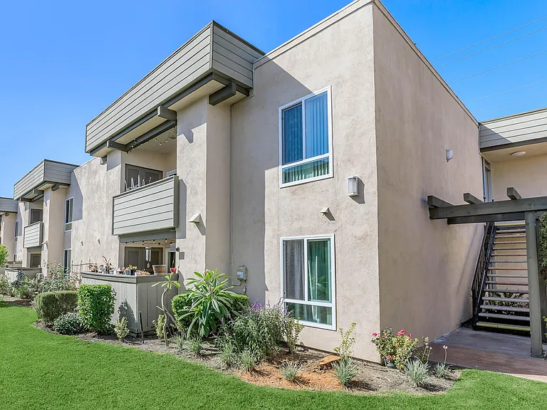 Regency Plaza Apartment Homes — Photo 12