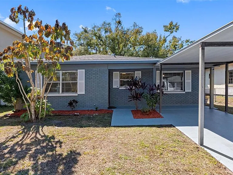 1740 W Walnut St — Photo 1