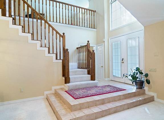 3rd image of 309 Sheridan Trl