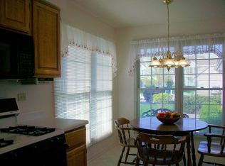 849 Stonebridge Ln, Crystal Lake, IL 60014