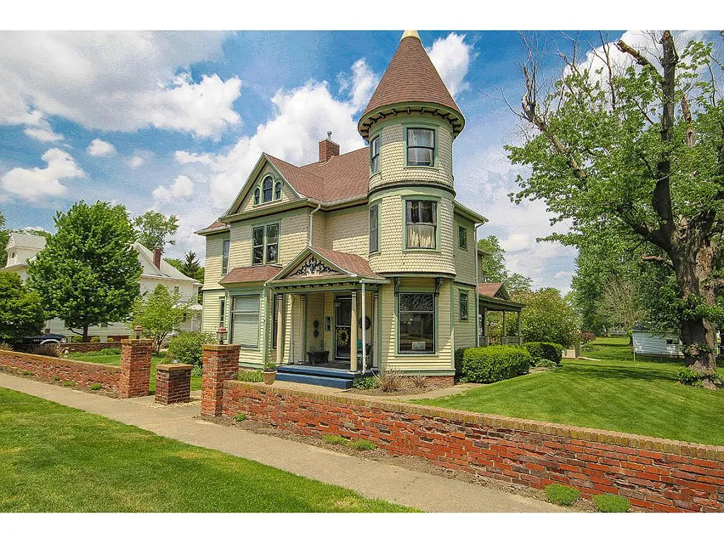 315 W Washington St photo 1