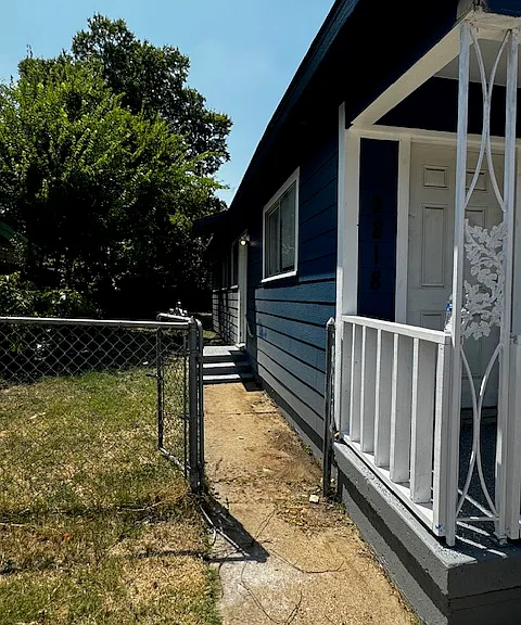 2818 S Grove St — Photo 3