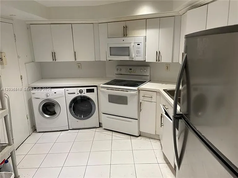 1121 Crandon Blvd #F304 — Photo 22