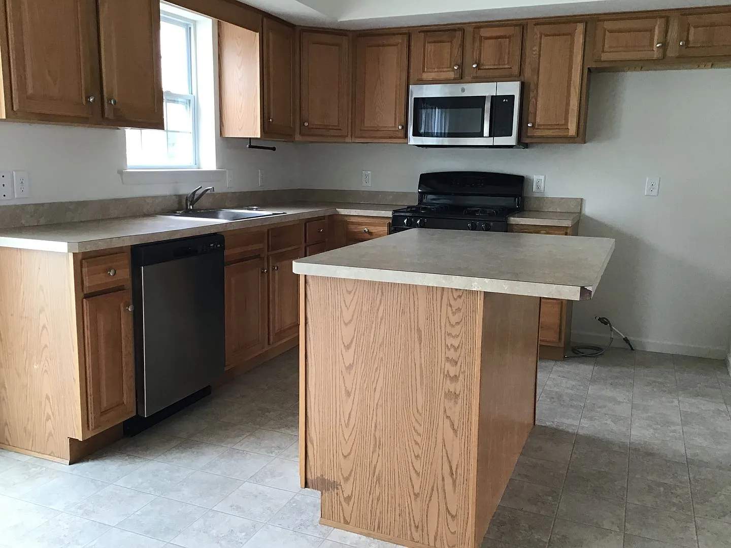 Lovely Muhlenberg townhome! — Photo 4