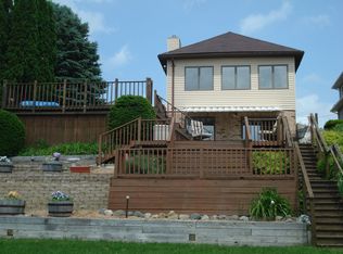 1310 E Lake Dr, Novi, MI 48377