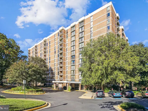 2300 Pimmit Dr APT 918, Falls Church, VA 22043