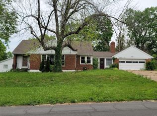 25 Shepley Dr, Saint Louis, MO 63137