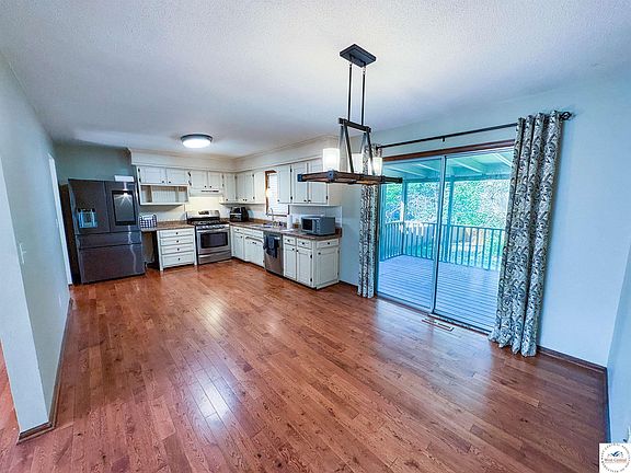 4th image of 115 Fairview Ave