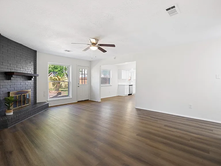 8343 Carriage Creek Dr — Photo 6