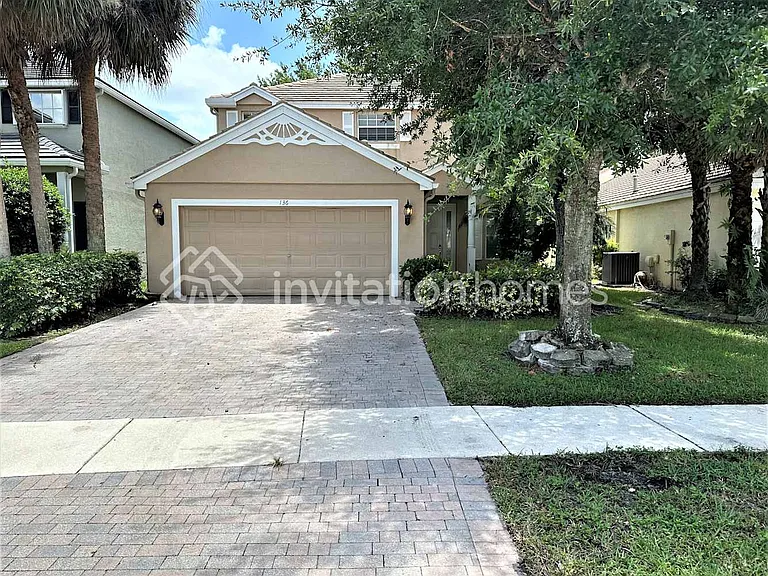 136 Canterbury Pl — Photo 1