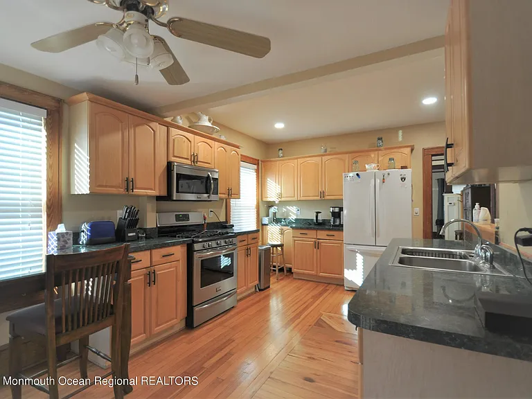 329 Washington Ave — Photo 9
