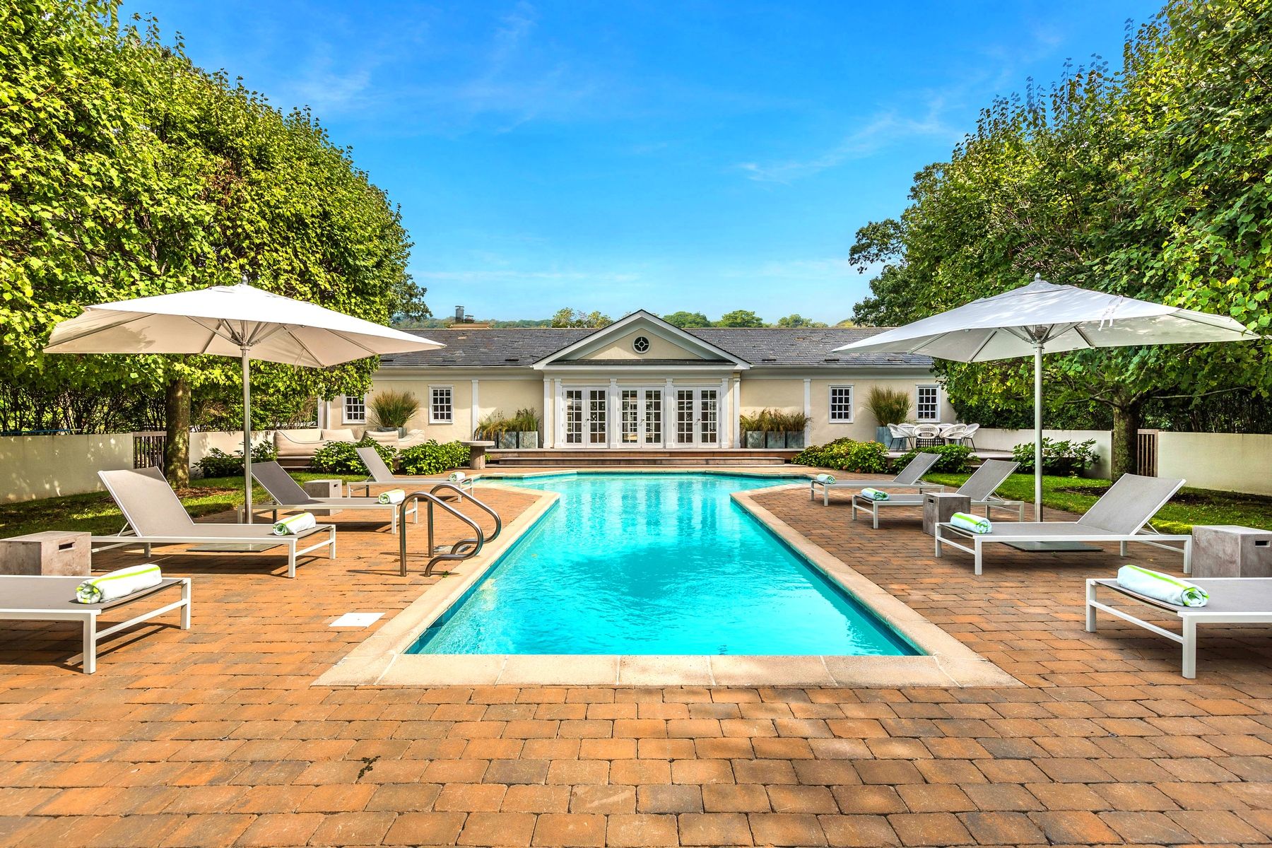 30 Wainscott Stone Hwy, Wainscott, NY 11975 Out East