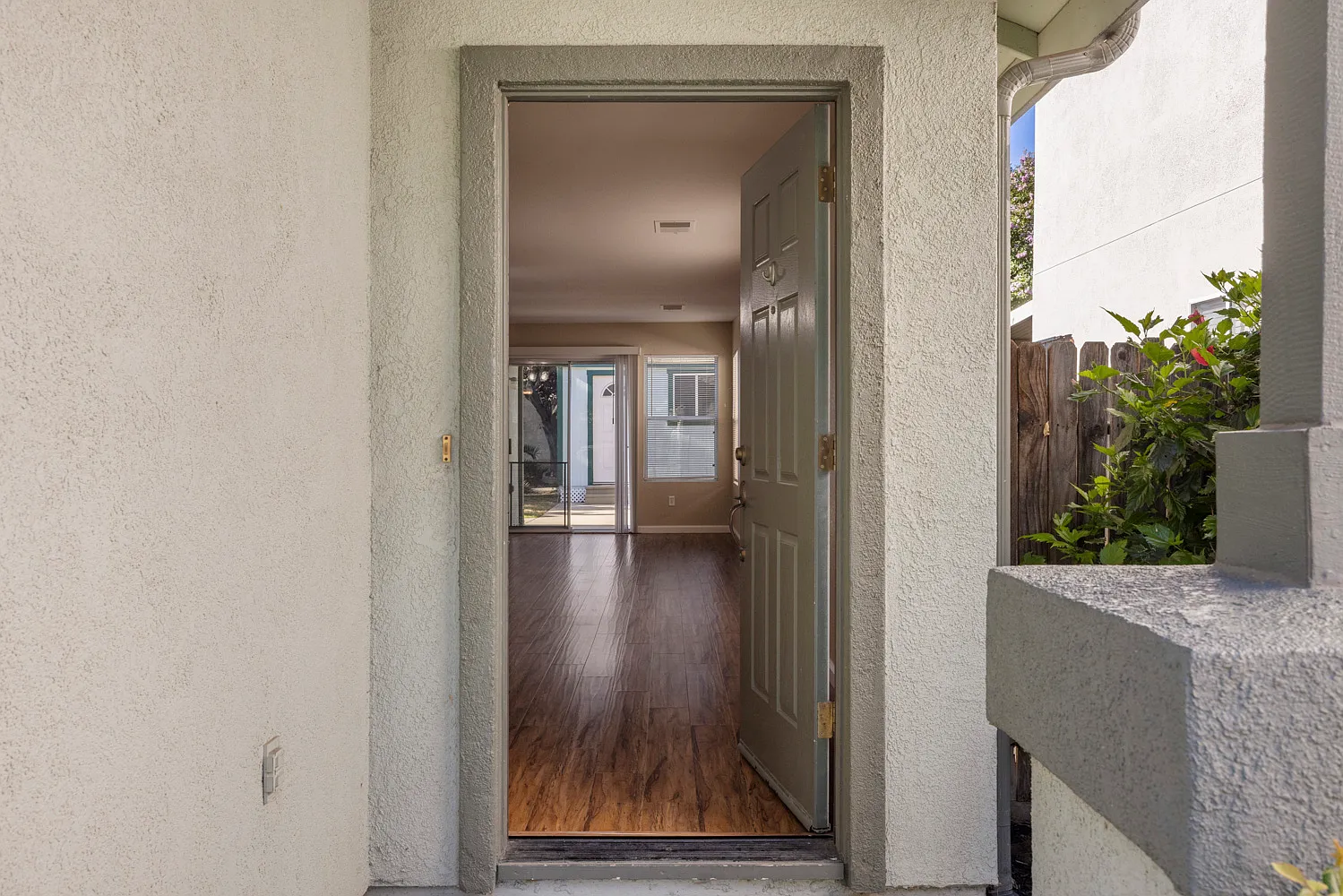 3 bed, 1523 sqft, $2,300 — Photo 4