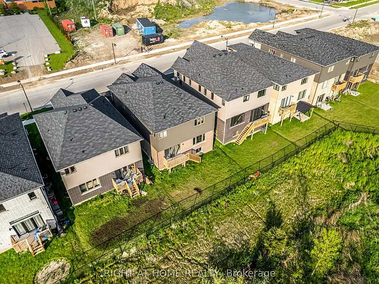 330 Gillespie Dr — Photo 5