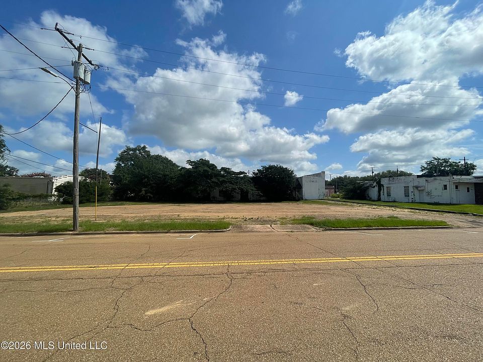 2nd image of E Chickasaw St