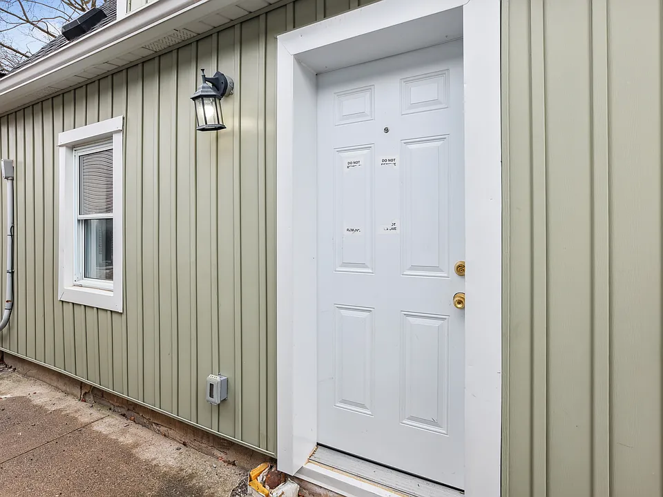 19 Bailey St #2
