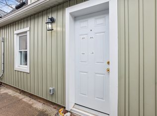 19 Bailey St #2, Saint Catharines, ON L2S1Y8