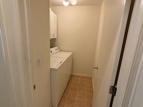 3rd image of 38211 Saratoga Cir