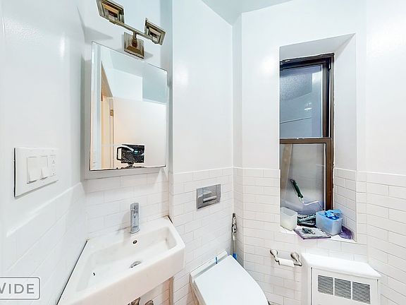 5th image of 427 E 73rd St APT 5D