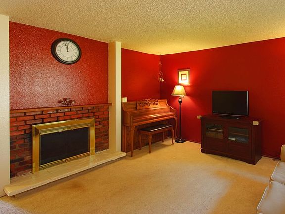 3rd image of 8431 Hickory Pl NE