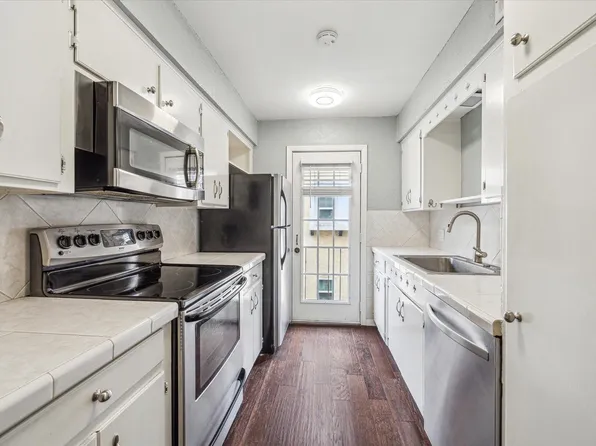 2744 Briarhurst Dr APT 16, Houston, TX 77057
