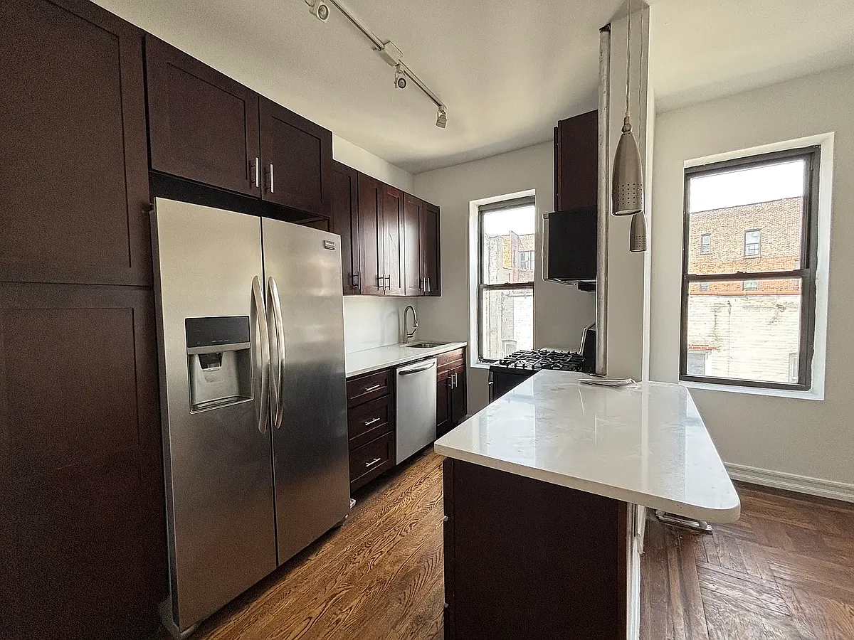 Building Photo - 73 Saint Pauls Pl #E9