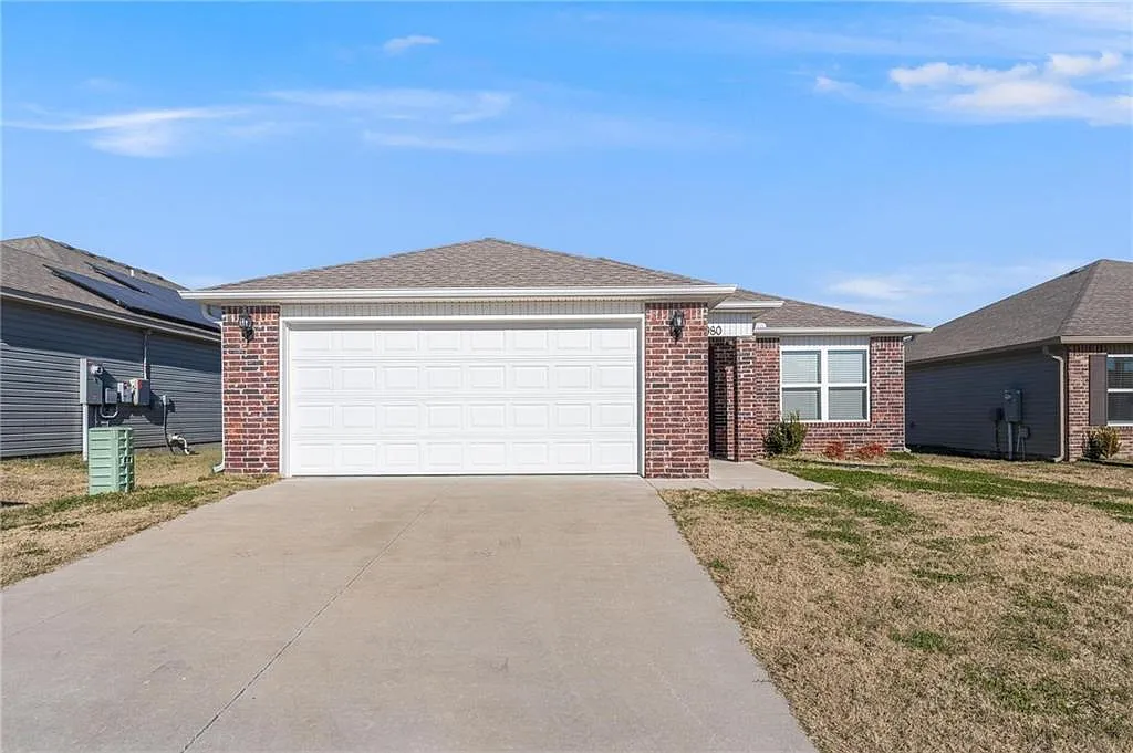 3 bed, 1440 sqft, $800 — Photo 1