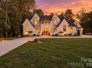 900 Jefferson Dr, Charlotte, NC 28270